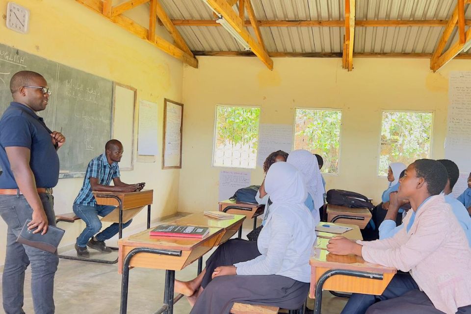 Schülerinnen und Schüler in Klassenzimmer in Malawi